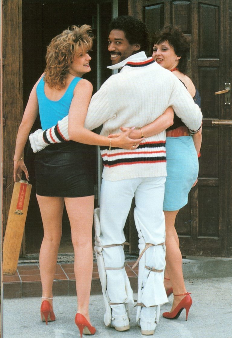 Big Black Bone - Vintage Horny Girls Fuck BBC